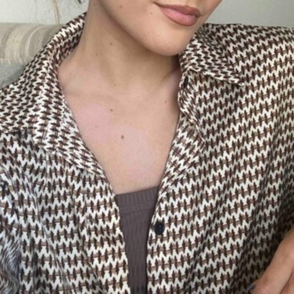 Classy Allover Print Blouse - Picture 6 of 7